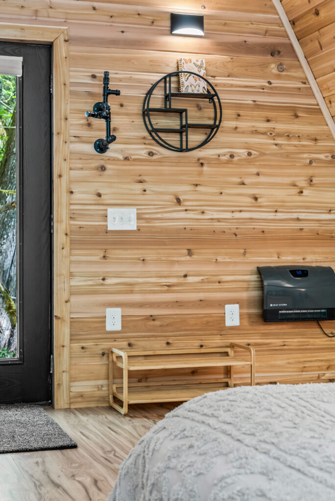 Earle cabin interior photo 3