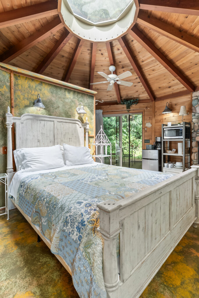 Raven cabin stormking interior photo 1