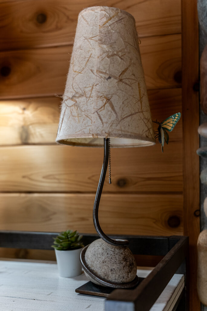 Raven cabin interior photo 4