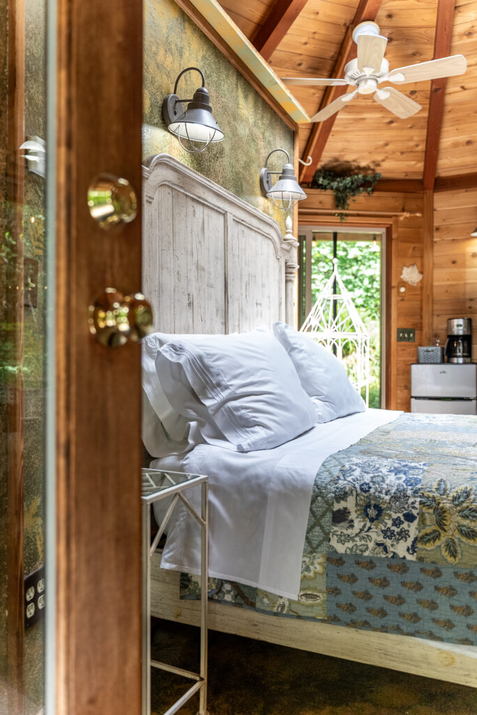 raven cabin at stormking - bedroom photos