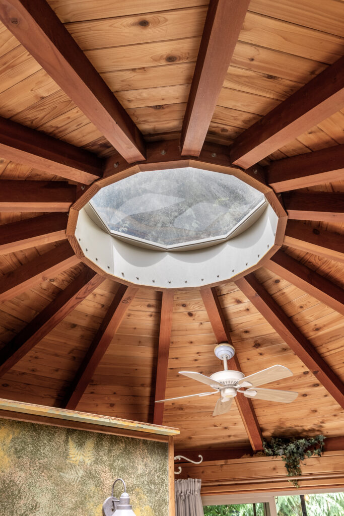Raven cabin - skylight above the bed photo 1