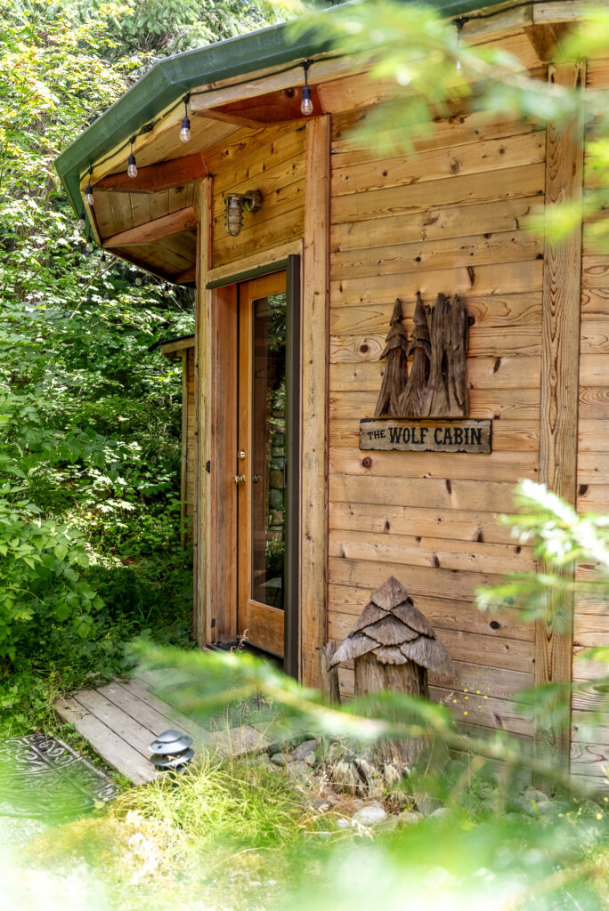 wolf cabin exterior photo 1