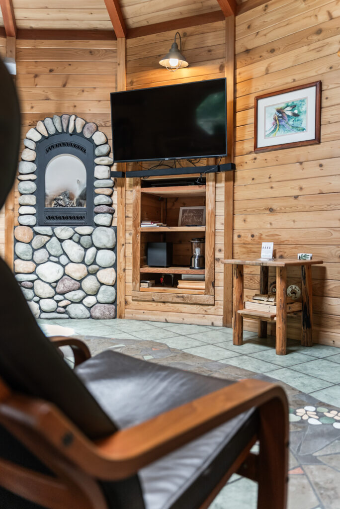 wolf cabin bedroom photo 1