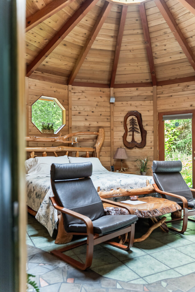 wolf cabin bedroom photo 3