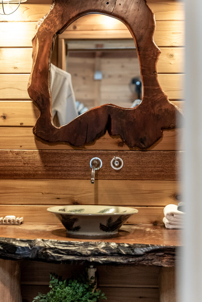 wolf cabin bathroom photo 1
