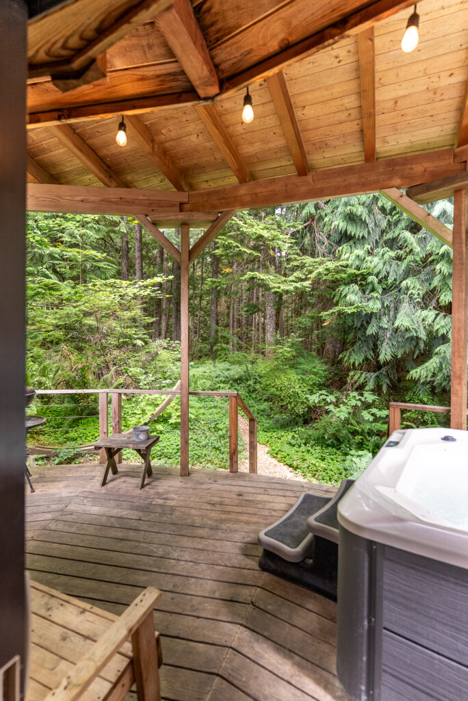 private cabin with hot tub for couples