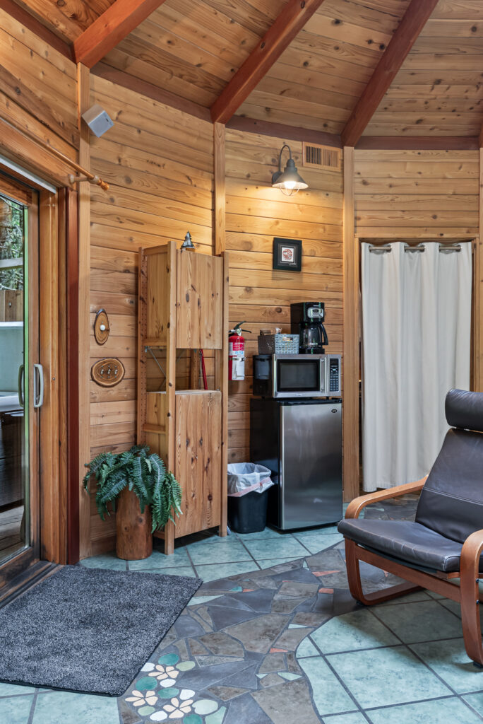 wolf cabin room photos 2