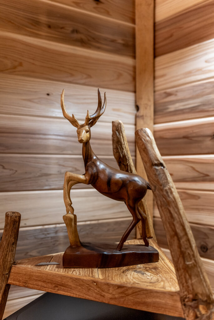 elk cabin room photo 2