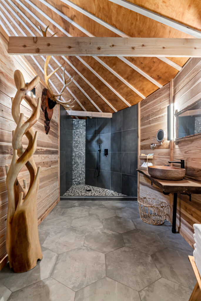 Elk cabin shower photo 4