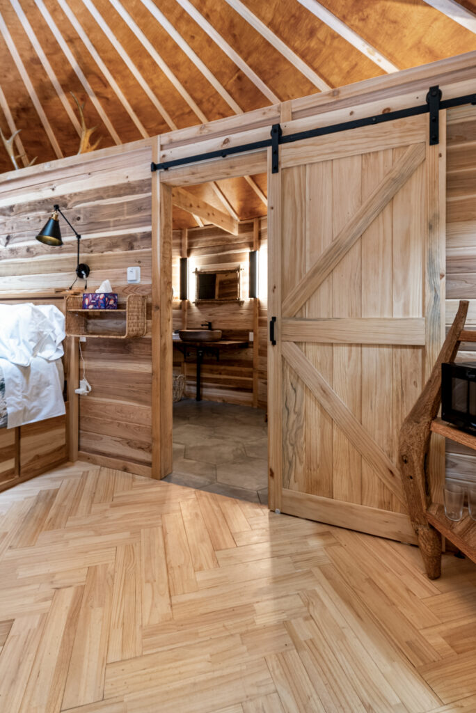 Elk cabin at stormking spa photo 1