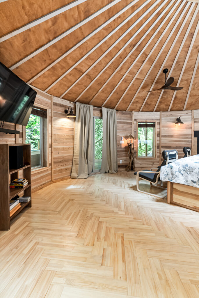 elk cabin interior photo 2