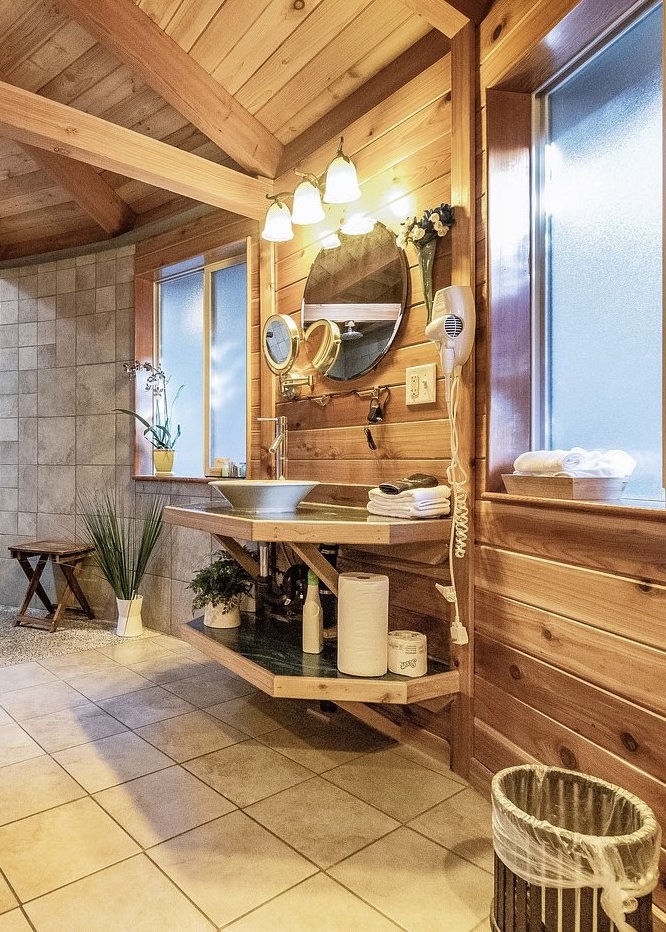 heron cabin bathroom photo 1