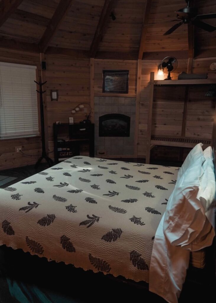 heron cabin bedroom photo 2
