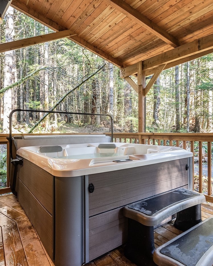 owl cabin hot tube