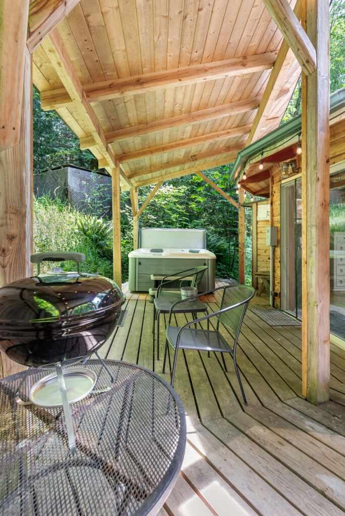 cozy cabin spa retreat near Mount Rainier