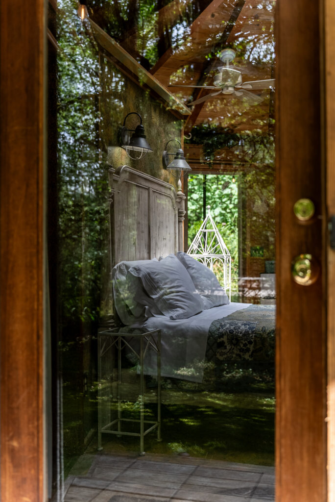 raven cabin with fireplace mount Rainier