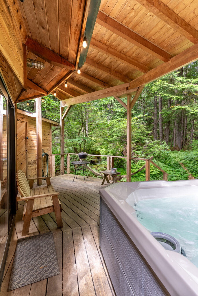 Mt Rainier cabins with hot tubs