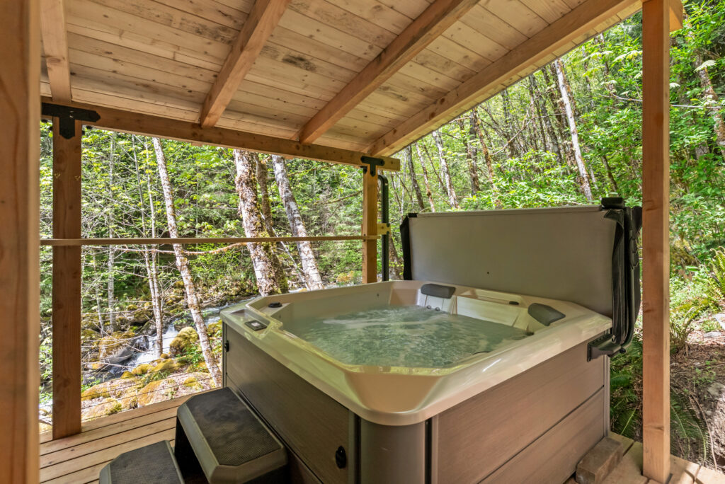 hot tub getaways for 2 photo