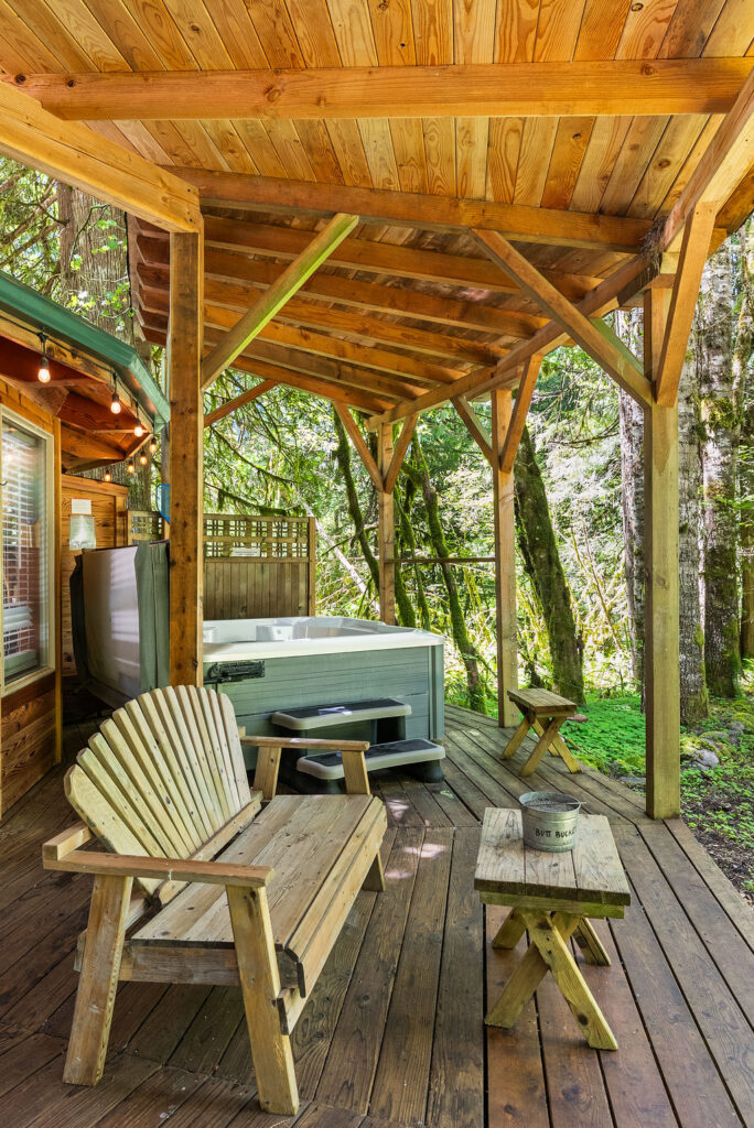 Heron Cabin at Mt Rainier hot tub photo 1