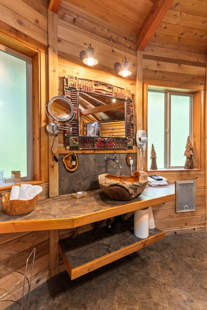 Bear Cabin bathroom photo 1