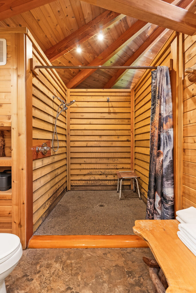Bear Cabin bathroom photo 2
