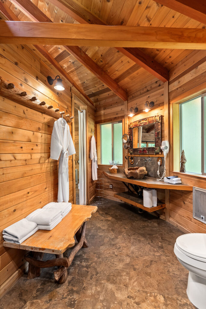 Bear Cabin bathroom photo 3