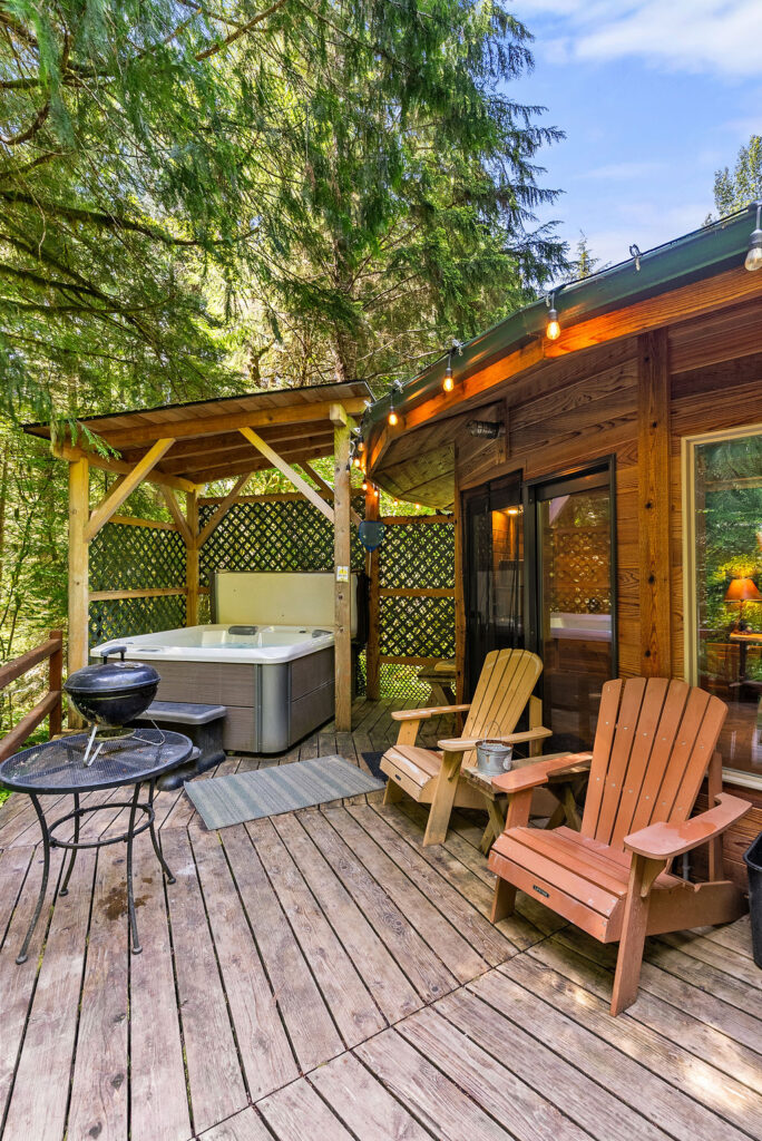 bear cabin hot tub photo 1
