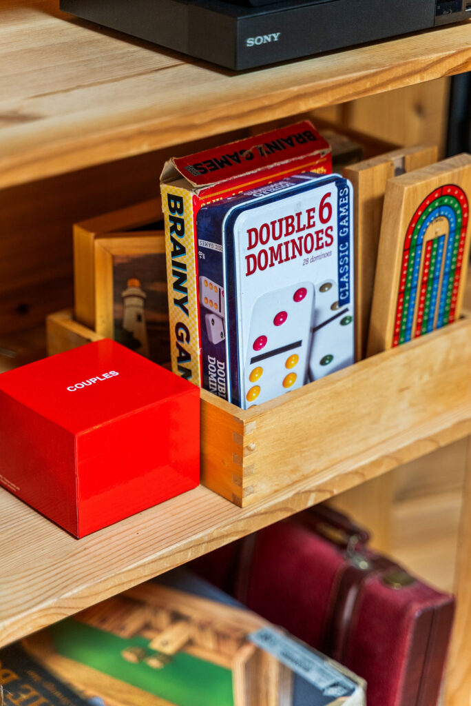 bear cabin table games photo 1