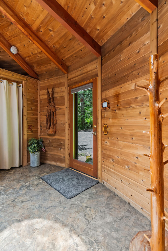 Bear Cabin bedroom photo 6