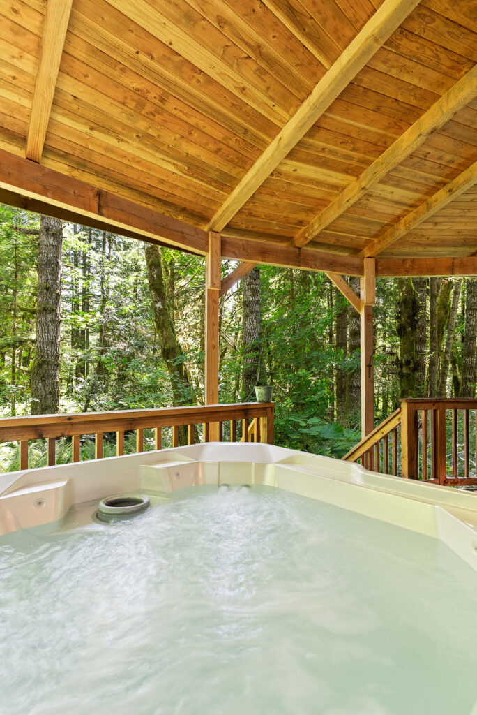 owl cabin hot tub photo 2