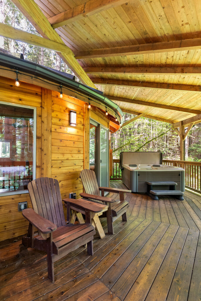 Stormking spa owl cabin with hot tub in the woods photo 1
