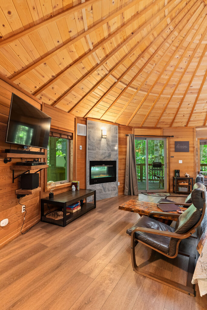 Stormking spa owl cabin with fireplace in the woods photo 1