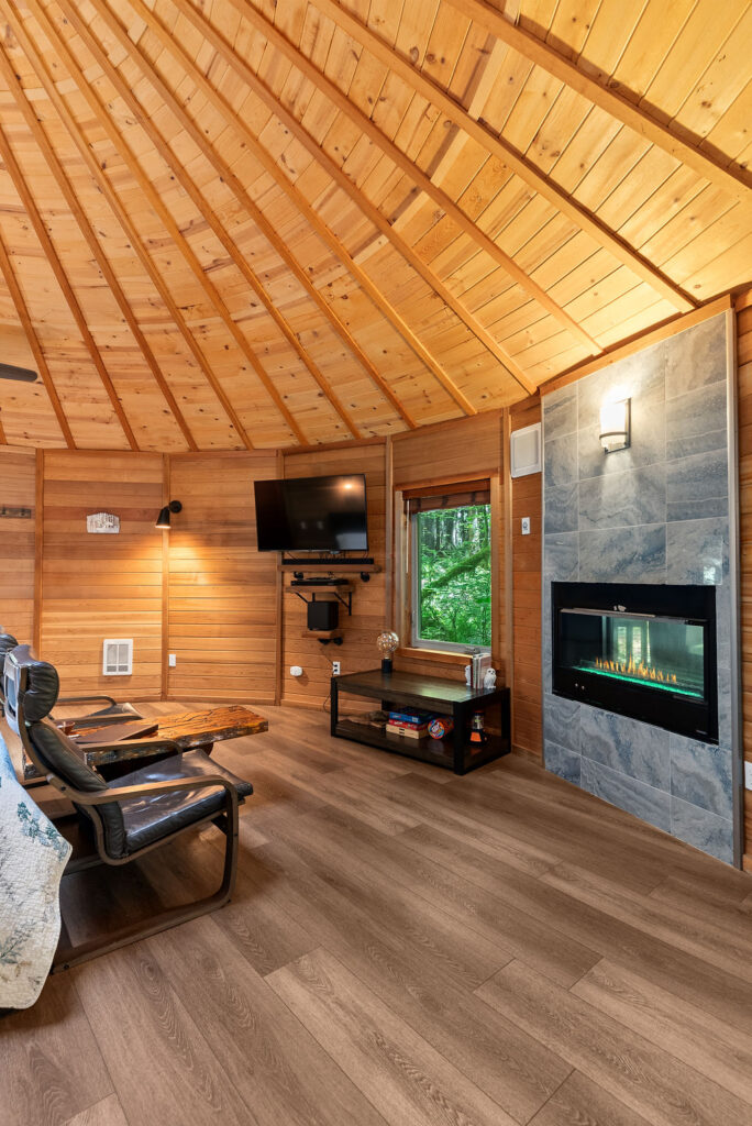 Stormking spa owl cabin with fireplace in the woods photo 2