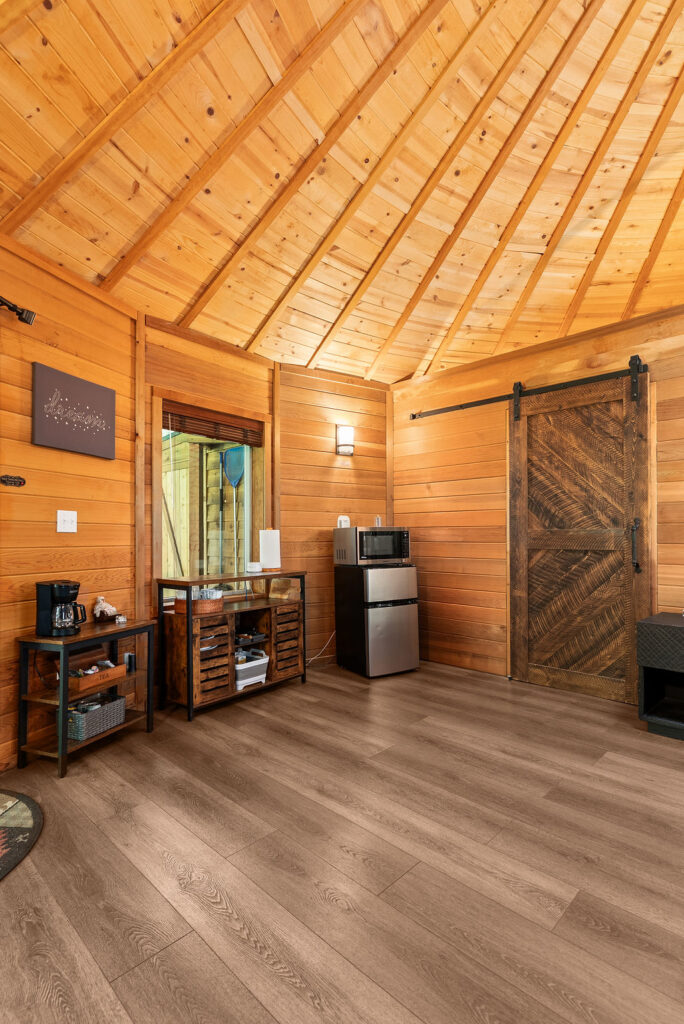 owl cabin kitchen photo 4
