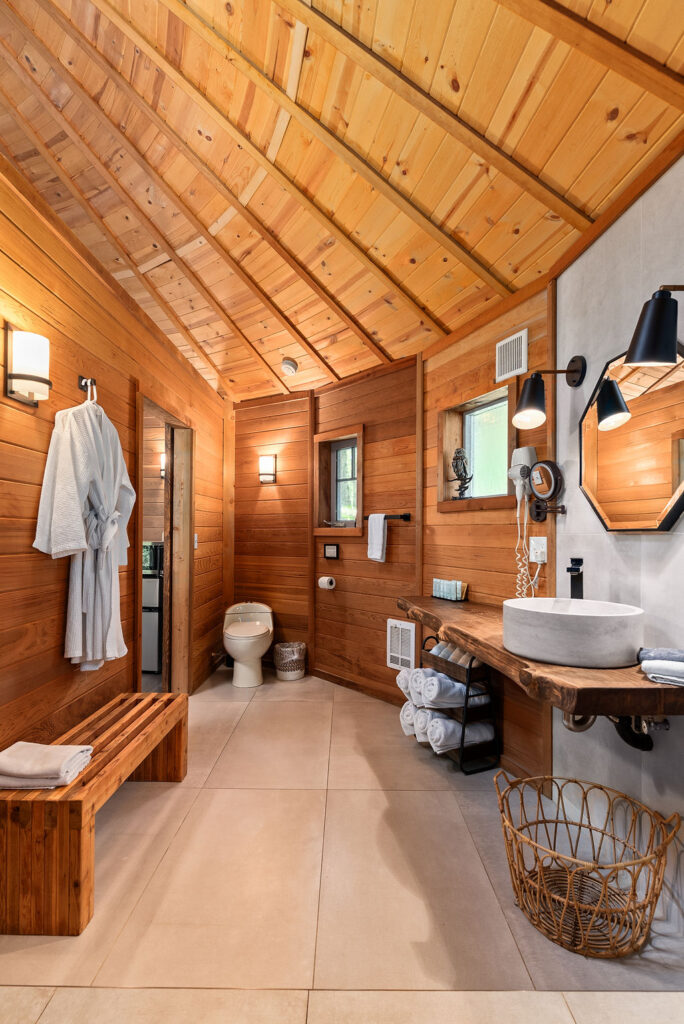 owl cabin bathroom photo 5