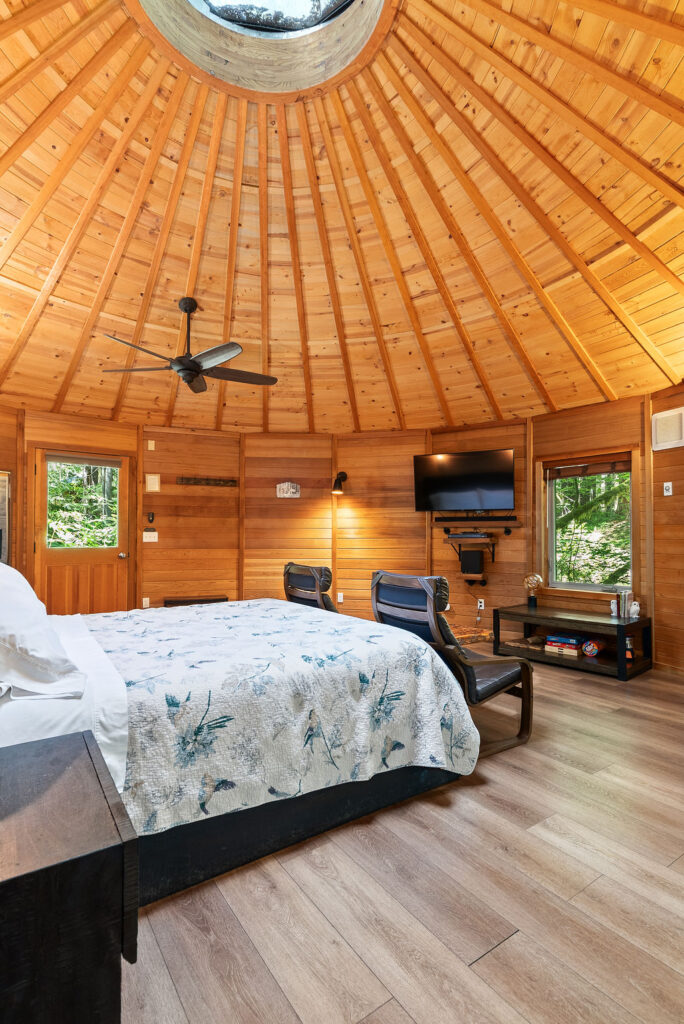 Stormking spa owl cabin with fireplace in the woods photo 5