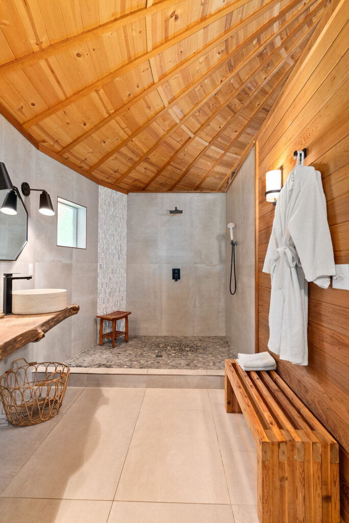 owl cabin bathroom photo 6
